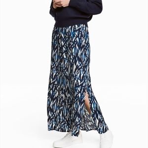 NWOT H&M/ Maxi crinkled skirt